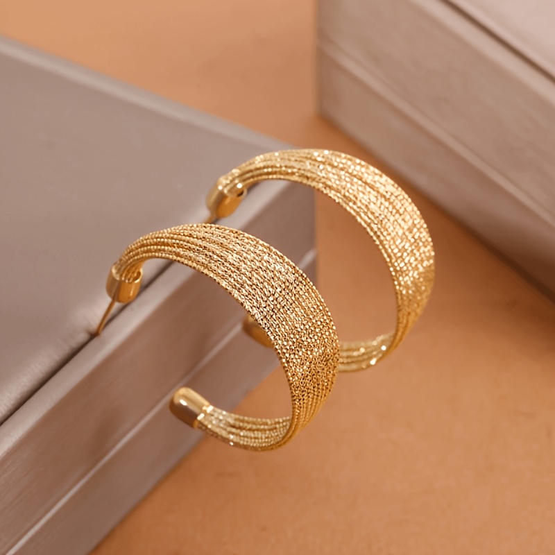 Women's Fashionable Light Luxury Metal Ear Ring, High-End Design